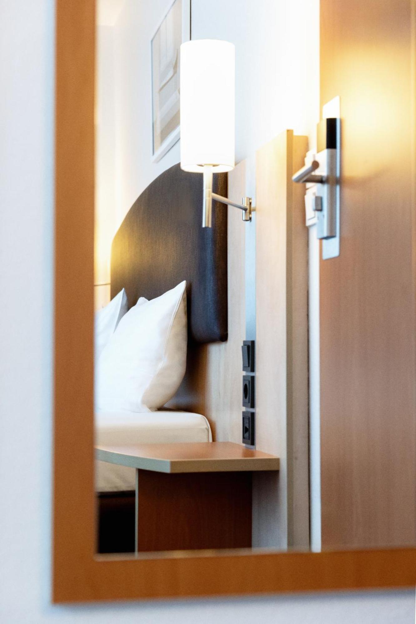 Intercityhotel 4* Wien